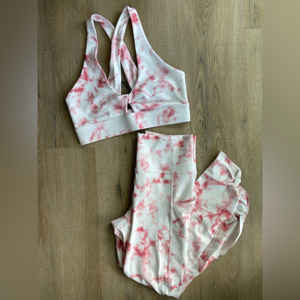 Fabletics Red & White Tie Dye Set (Leggings & Bra)